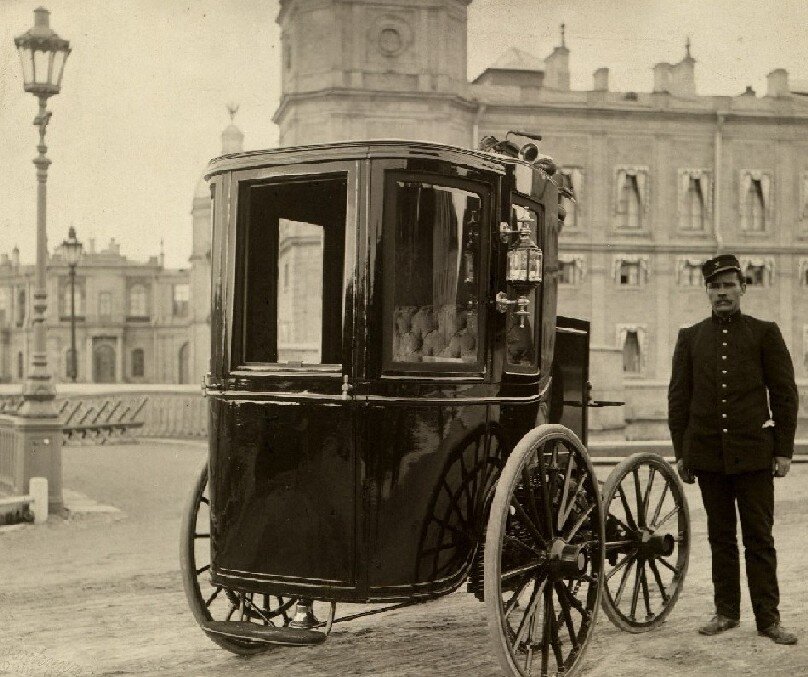 Первый электромобиль (закрытого типа с отоплением) Романова, 1900 год
