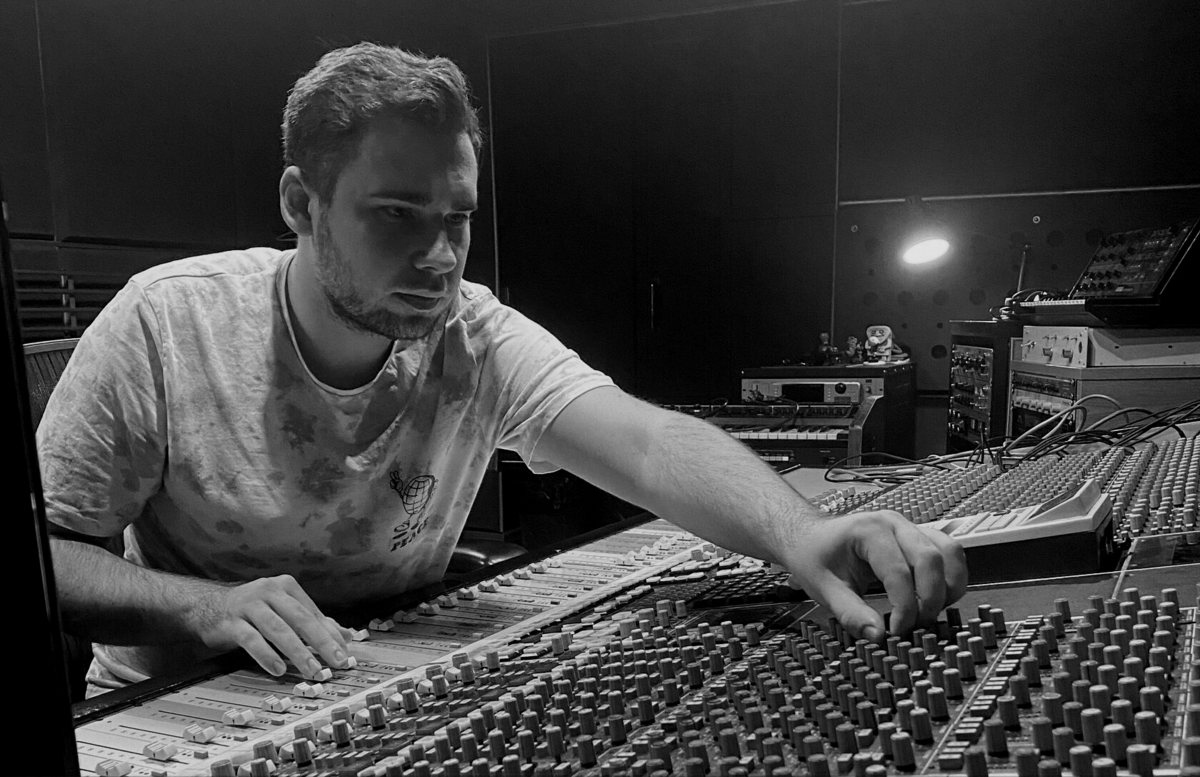 Павел Хлебородов - звукорежиссёр.