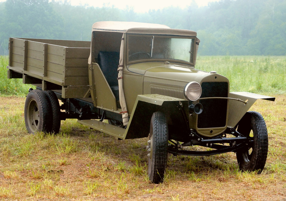 ГАЗ-ММ. Военный вариант - без дверей, с деревянным кузовом и одной фарой.