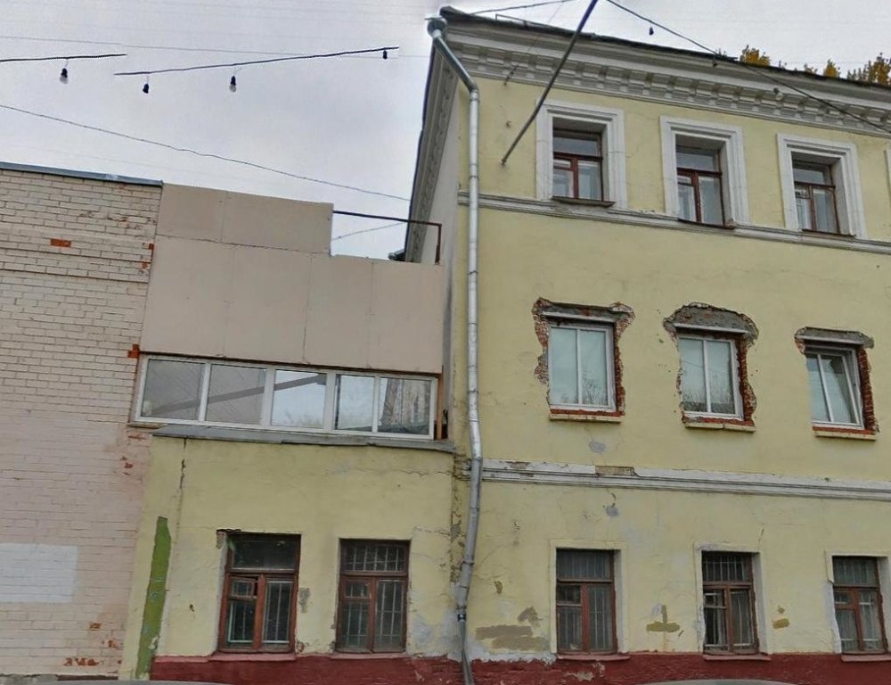 Еле живой 105-летний дом в Посланниковом переулке. Фото: Яндекс.Карты