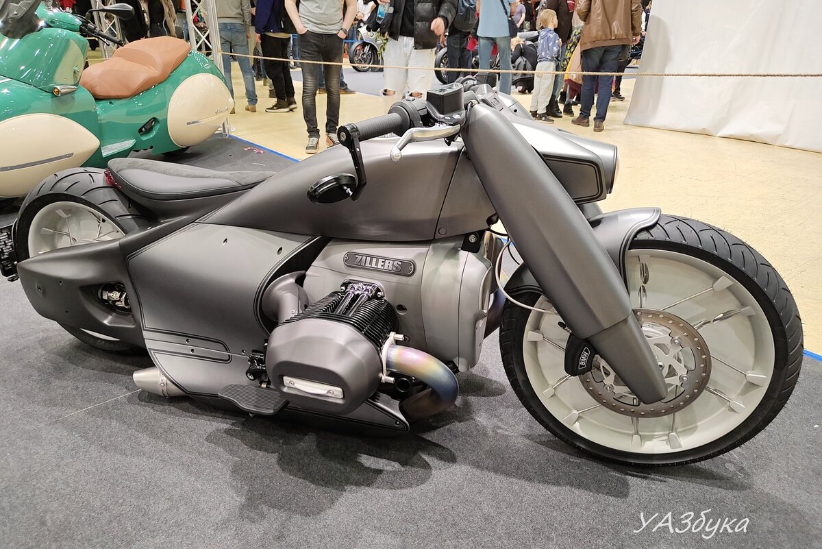 Кастом BMW R 18 (листайте вправо, чтобы сравнить с заводской моделью)