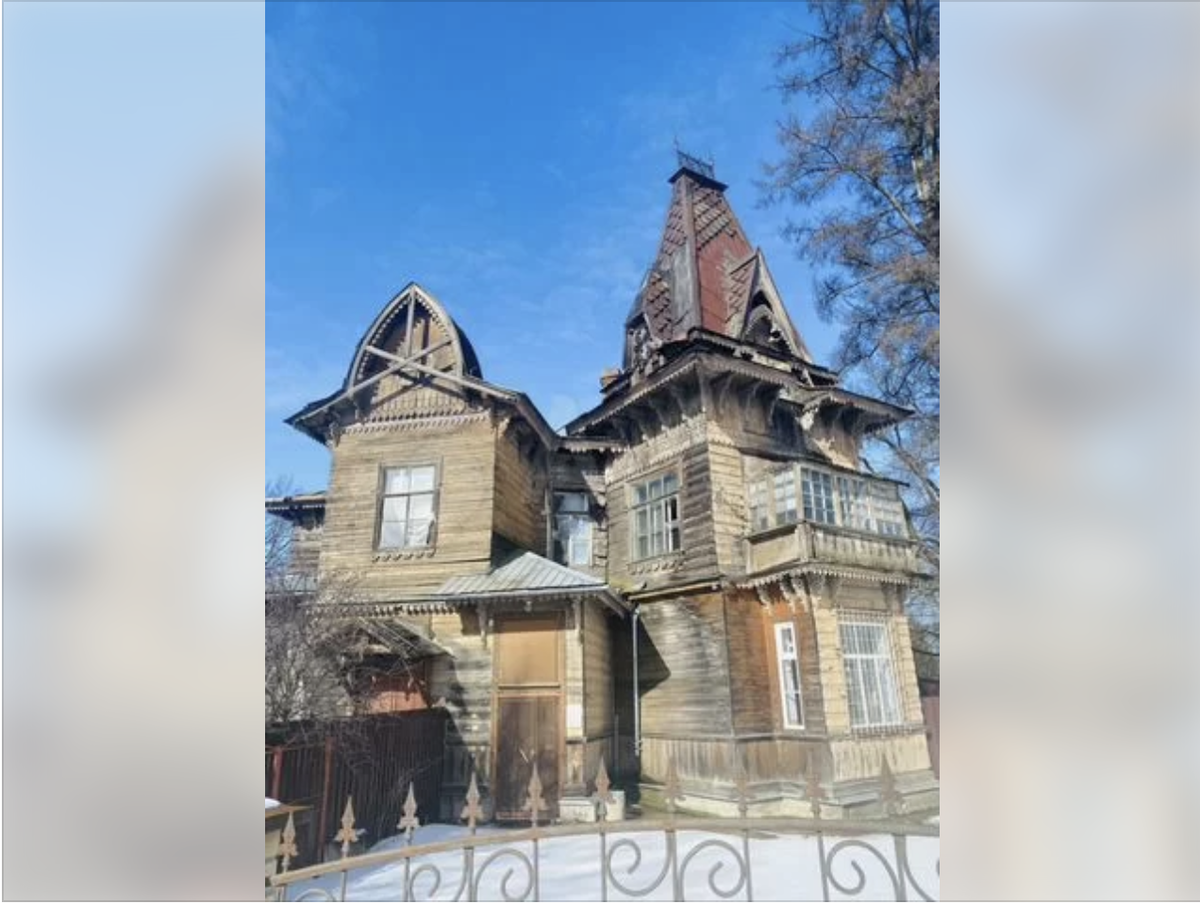 Дача Грачева: https://www.avito.ru/gatchina/doma_dachi_kottedzhi/dom_340_m_na_uchastke_17_sot._2379601142