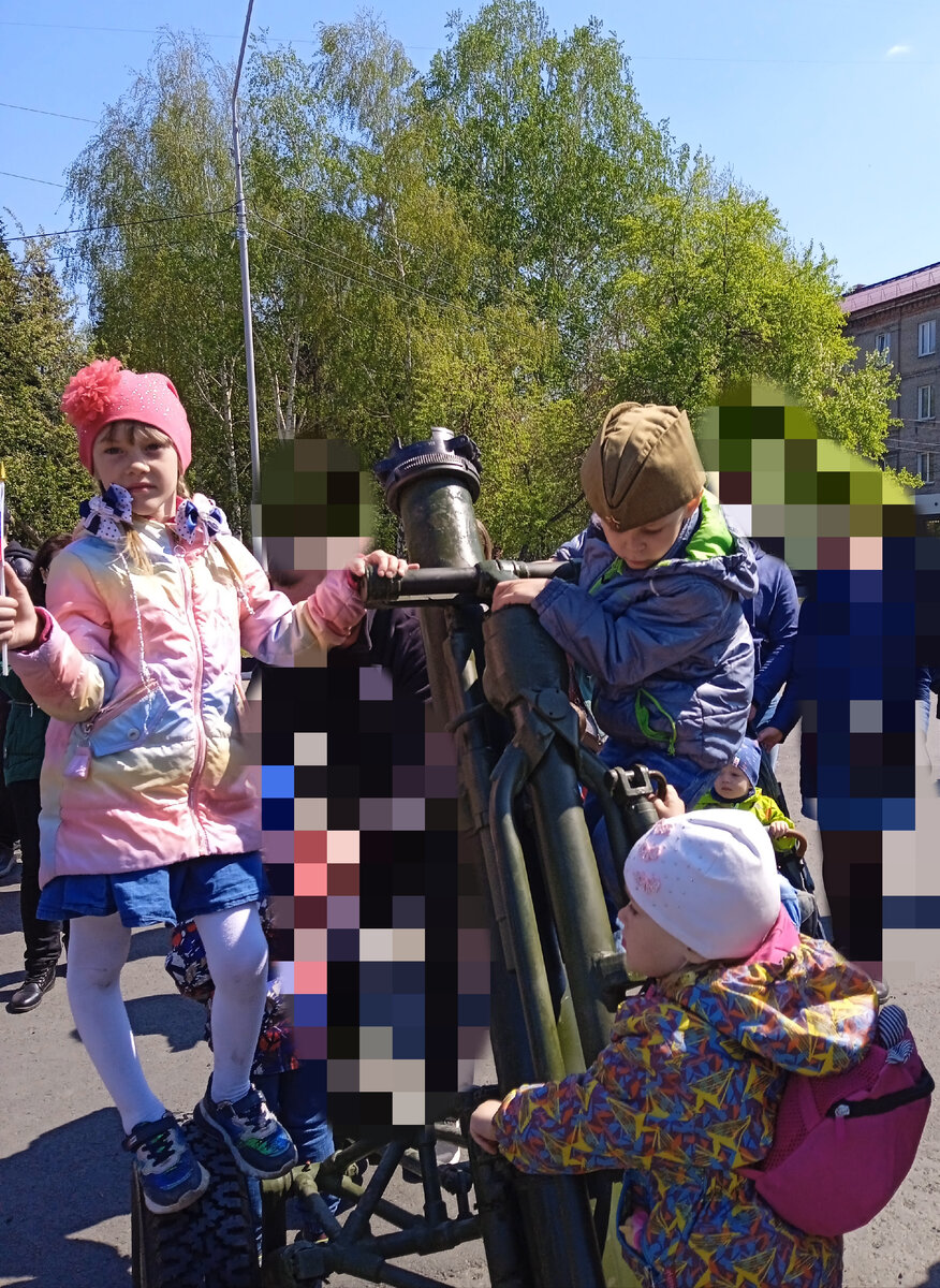 На 9 мая, выставка военной техники. 