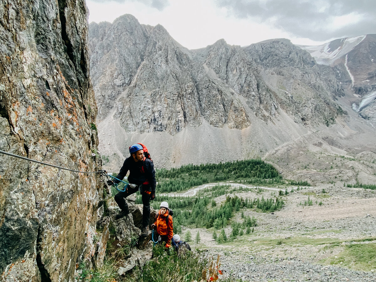 Идем по виа феррате в долине Актру