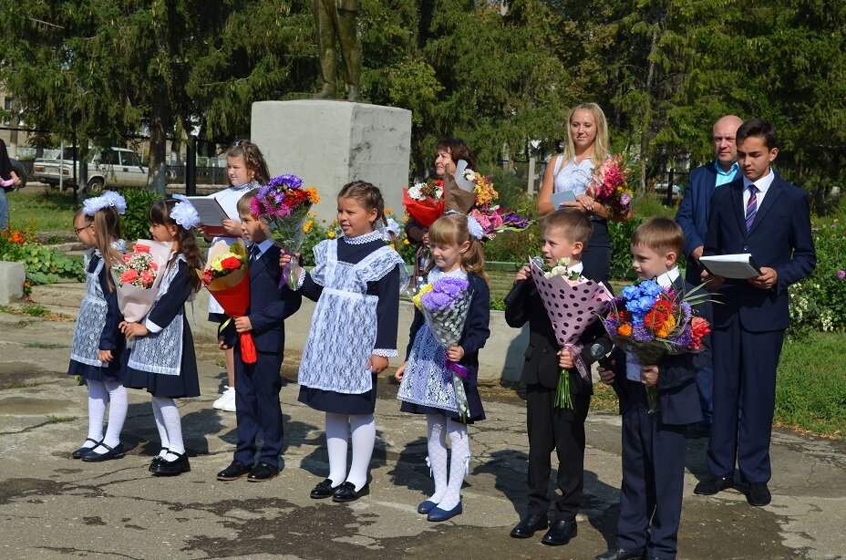 9 мая школа отзывы. 9 Мая в школе. 25 Май школа. Сивохинская СОШ 5 Тасеевского района последний звонок 2021. Уйская школа.