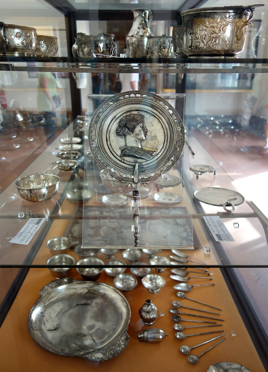 Мы могли ничего этого не увидеть, а лорд Гамильтон тогда смекнул...