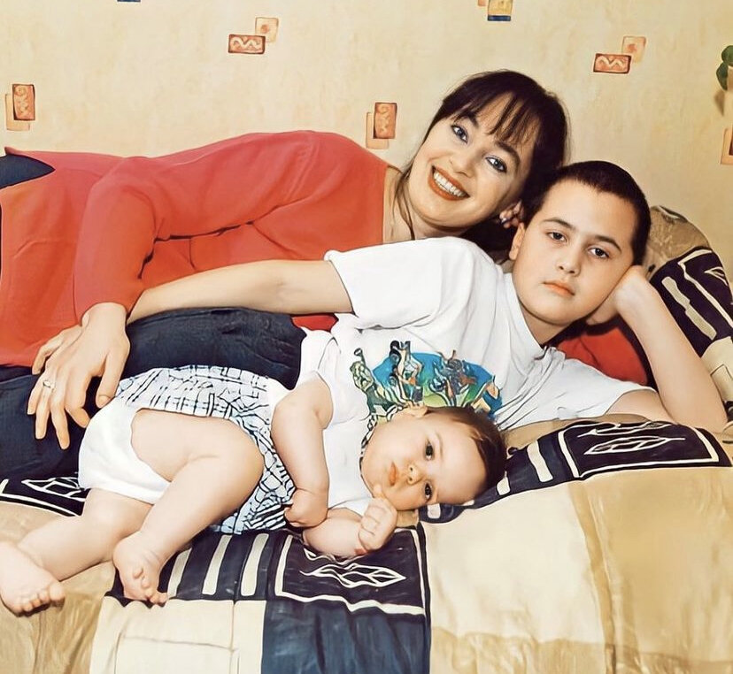 Лариса Гузеева с детьми