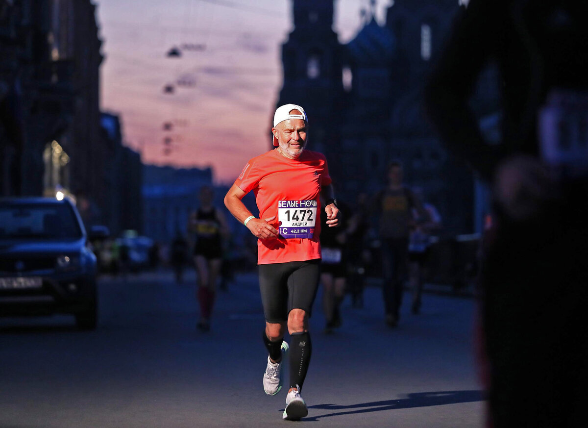 Спасибо за картинку неизвестному фотографу из #marathonphoto  До финиша осталось около 1 км из 42-х - кайфую))