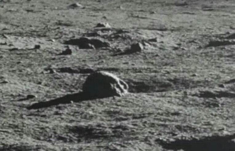 Череп на Луне