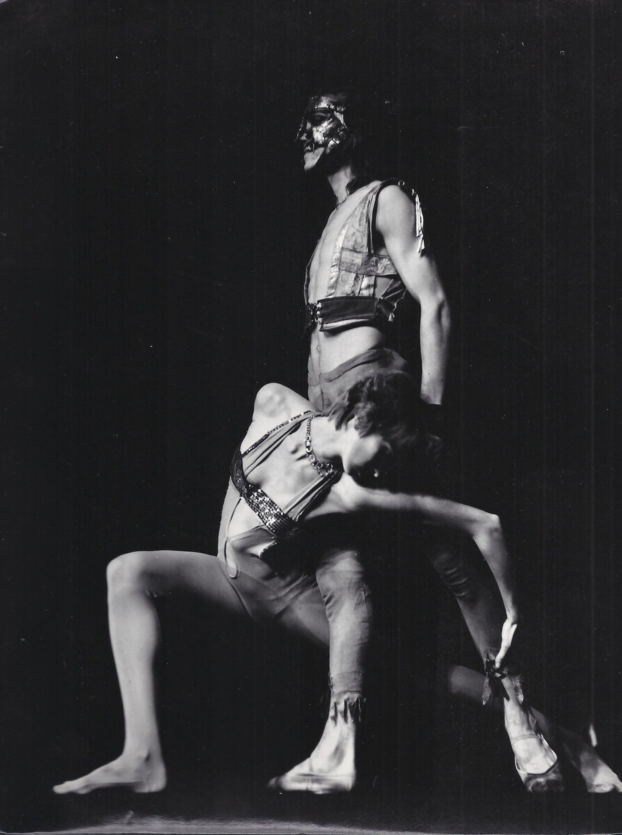 Валерий Михайловский (Мэкки-Нож) и Виктория Гальдикас (Дженни-Малина) в балете «Бумеранг». 1979 г.
