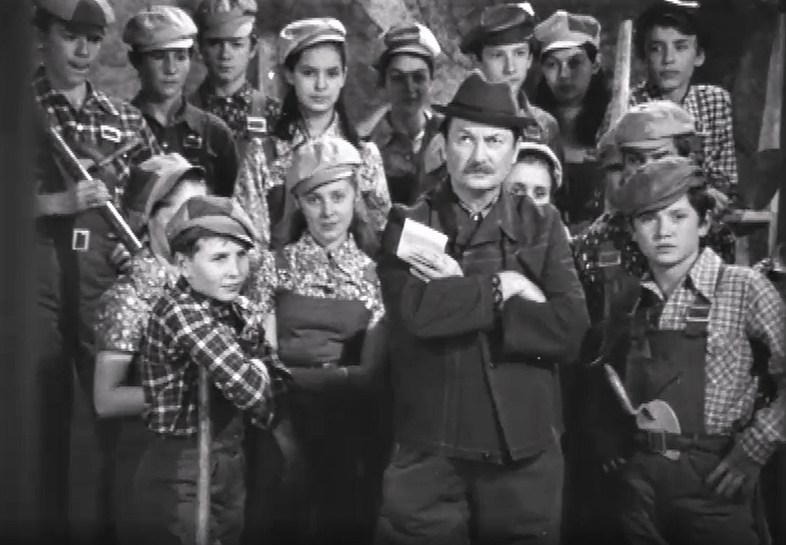 Кадр из телеспектакля "Масштабные ребята" (1972)