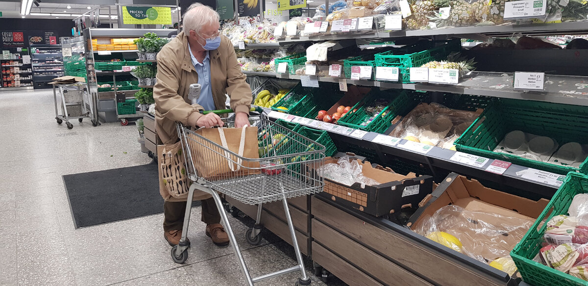 Пожилые люди с особенным удовольствием пользуются подобными устройствами. Фото из личного архива 