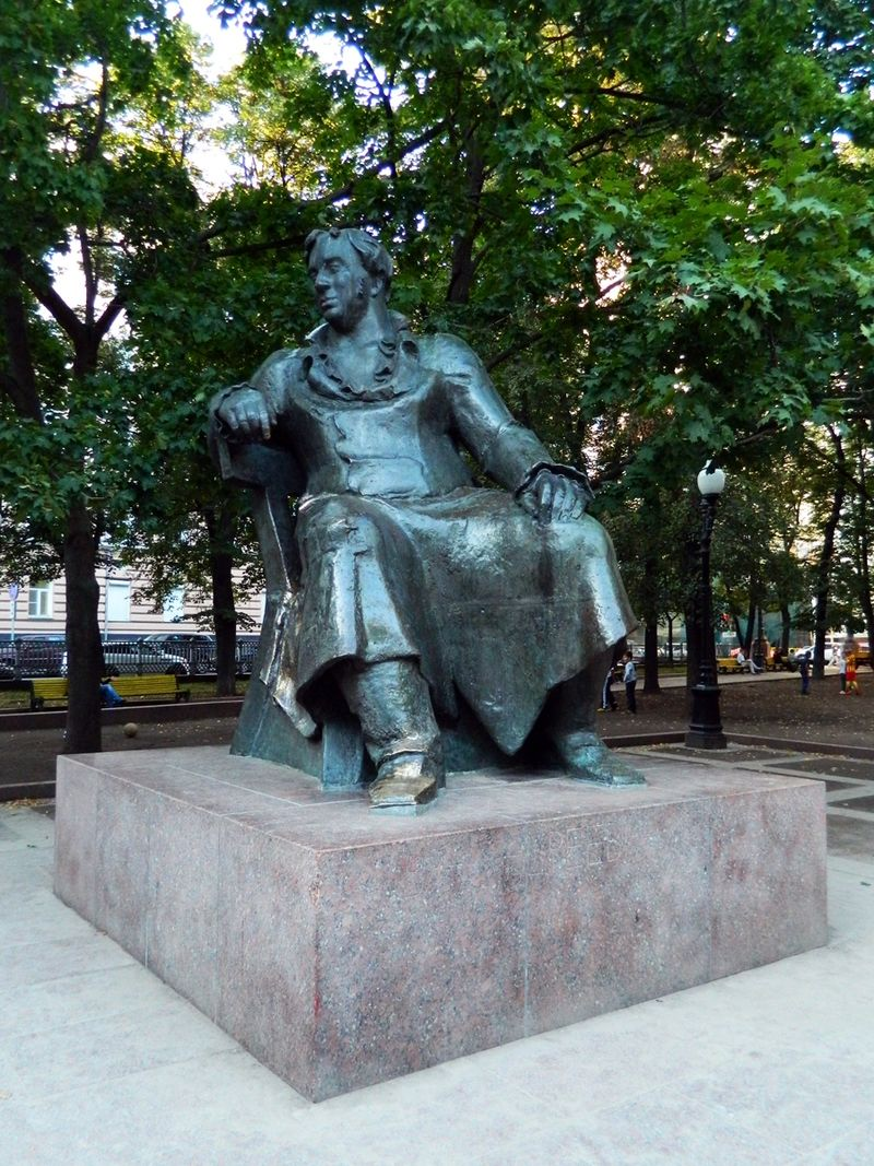 Памятник И. А. Крылову на Патриарших прудах