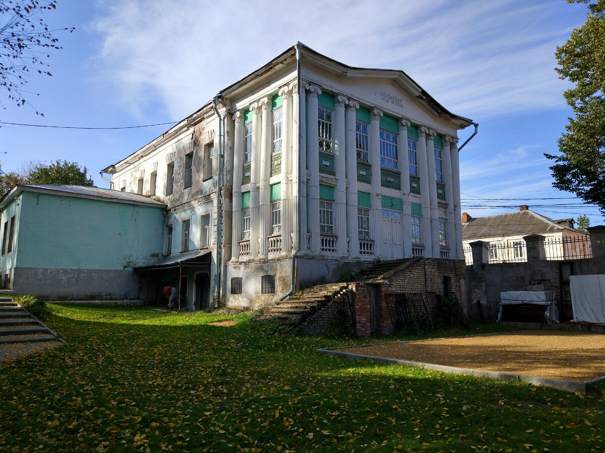 Усадебный дом А.М. Первушина в городе Александрове Владимирской области. Внутренний двор.