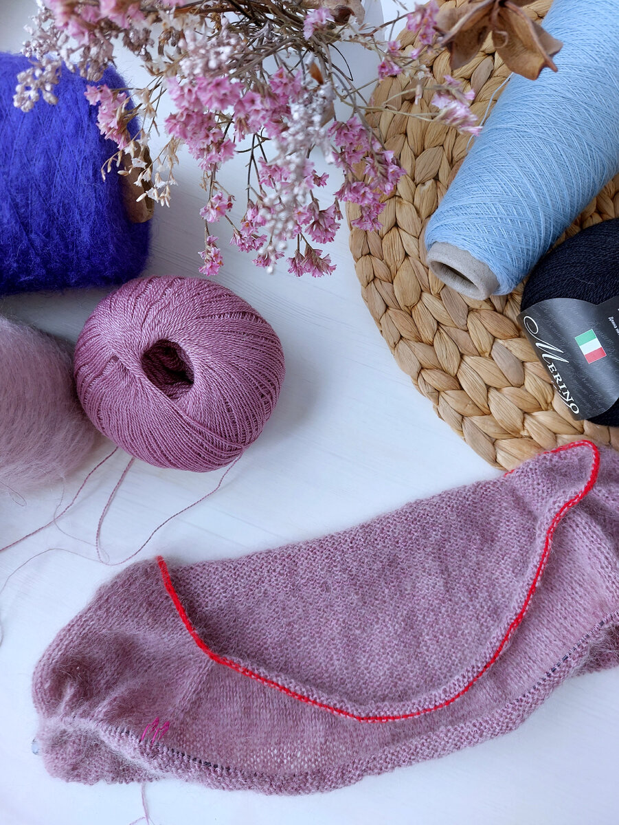 Кокетку набирала на бросовую нить, чтобы потом аккуратно обработать горловину. Но в итоге все переделала)