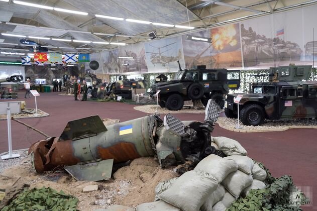    На выставке трофейного вооружения ВСУ Василий Иванов © ИА REGNUM