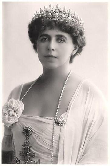 Королева Мария Румынская (урожденная Мария-Александра-Виктория Эдинбургская), По отцу - внучка королевы Виктории, по матери - императора Александра II.  