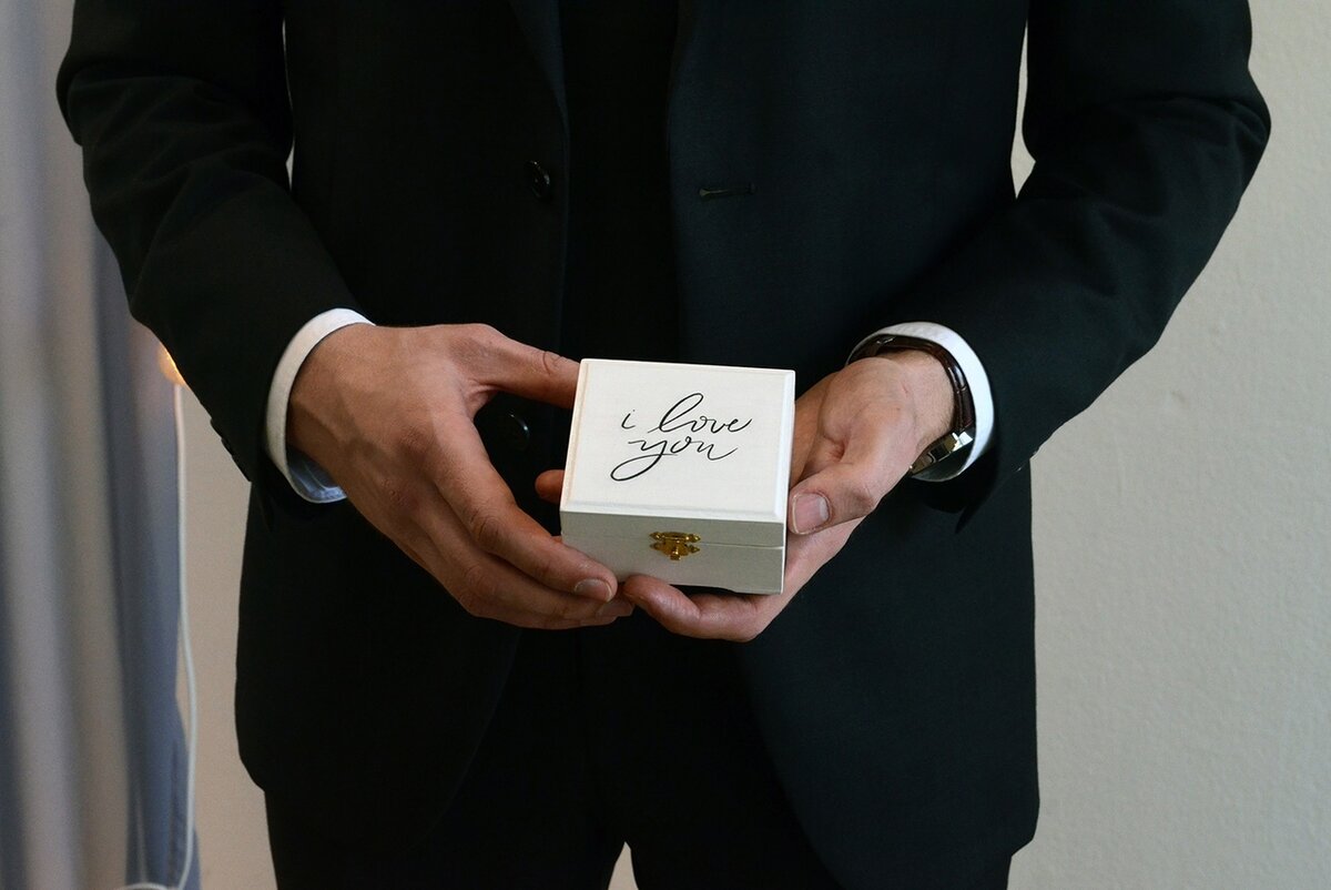 Помочь вам выбрать подарок для любимых к 8 Марта?