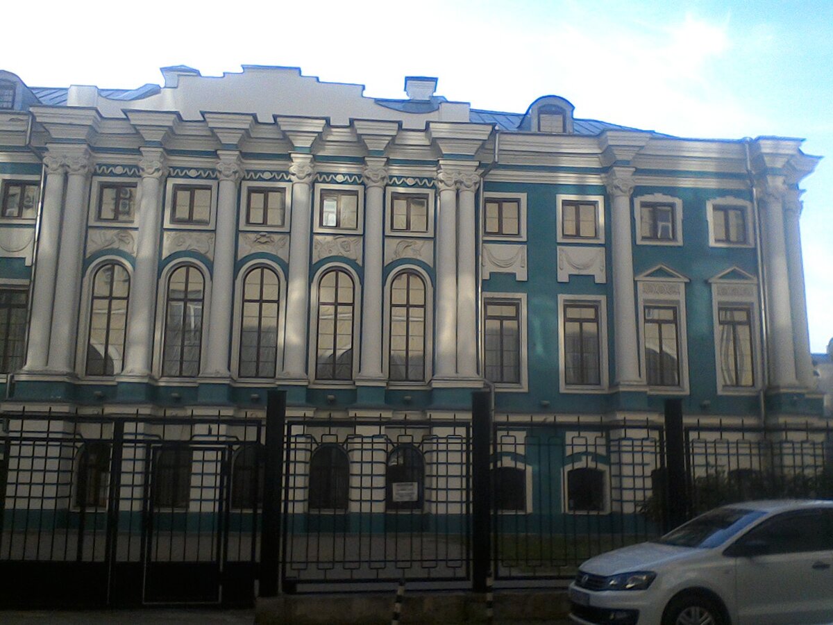 Под музей щедро отстегнули поздне-барочный особняк одного из первых губернаторов Воронежа.