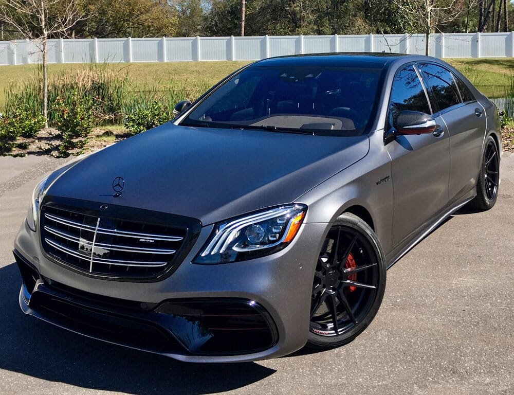 Mercedes-Benz S 63 AMG – запредельно крутая штука.Технические характеристики Mercedes-Benz S 63 AMG:Тип двигателя Бензиновый V8,Рабочий объем 5461 см³,Макс. мощность, л.с./об/мин	585 / 5500,Макс,Макс. момент, Нм/об/мин 900 / 2250 -- 3750,Тип привода Полный,Автоматическая 7-ступенчатая.Вот это машина моя мечта.