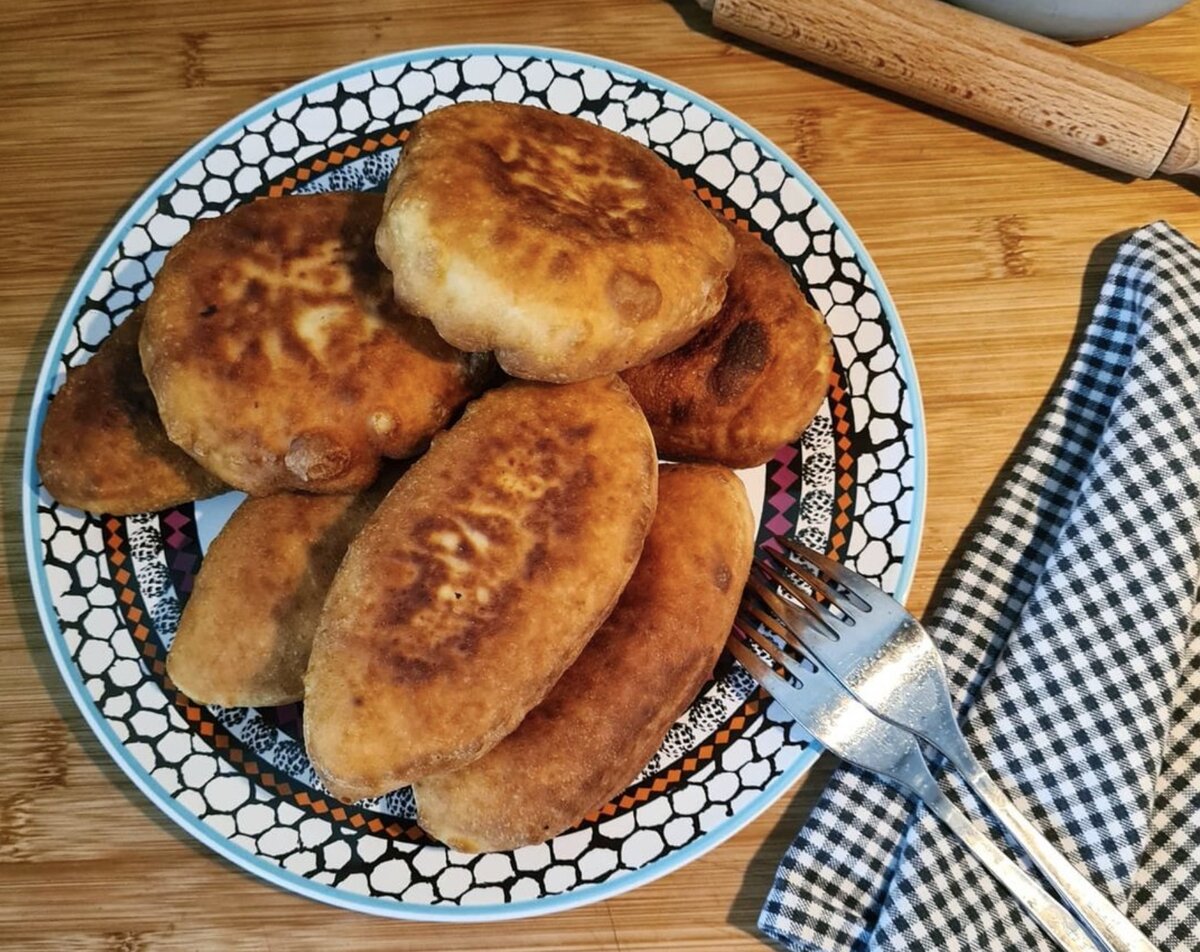 Пирожки и беляши.