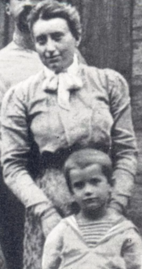 Мария Билибина (урожденная Мэри Чемберс) с сыном. Источник: яндекс.картинки