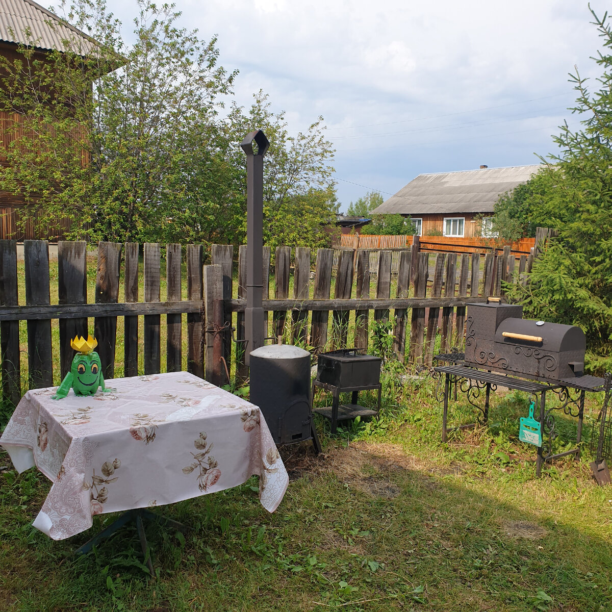 Не считая лягушки))) 🐸 моё произведение)