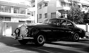 Bentley S1 Continental R-Type; кузов типа «фастбэк-купе» от ателье Mulliner Bodyworks (1953)
