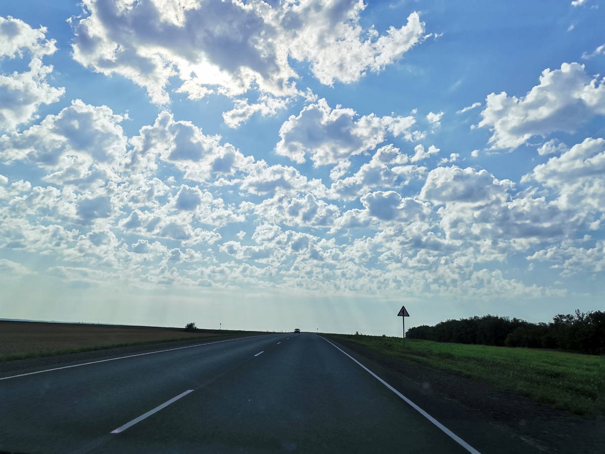 Вот такое небо. И дождик вдалеке. 