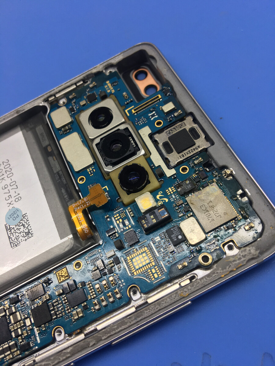 Samsung S10 Plus внутри.