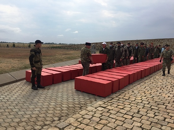 Обрели покой на Россошинском военно-мемориальном кладбище  1112 погибших в Сталинградской битве советских воинов
