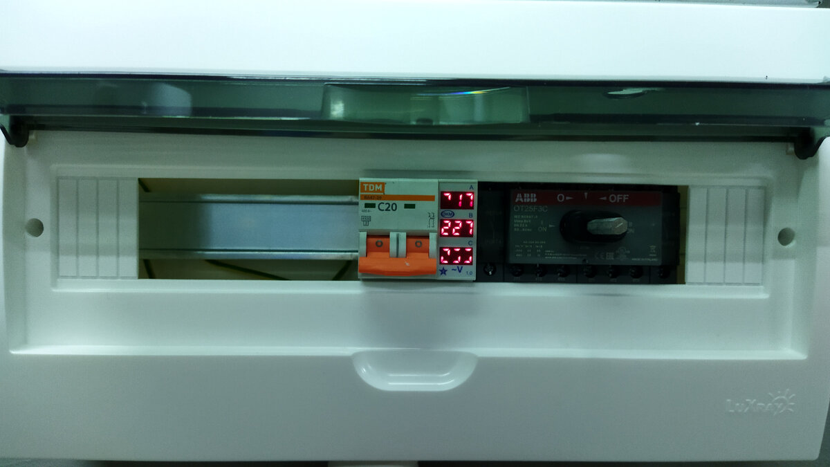 Так выглядит щиток, отвечающий за автономное энергообеспечение