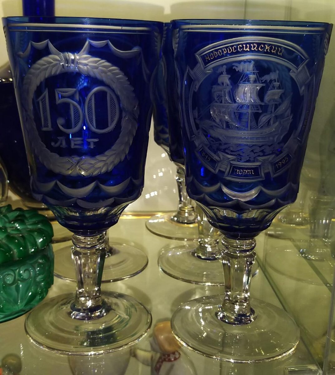 Фото из антикварного магазина