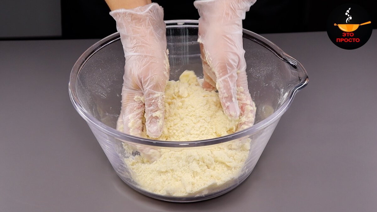 Фото можно листать влево