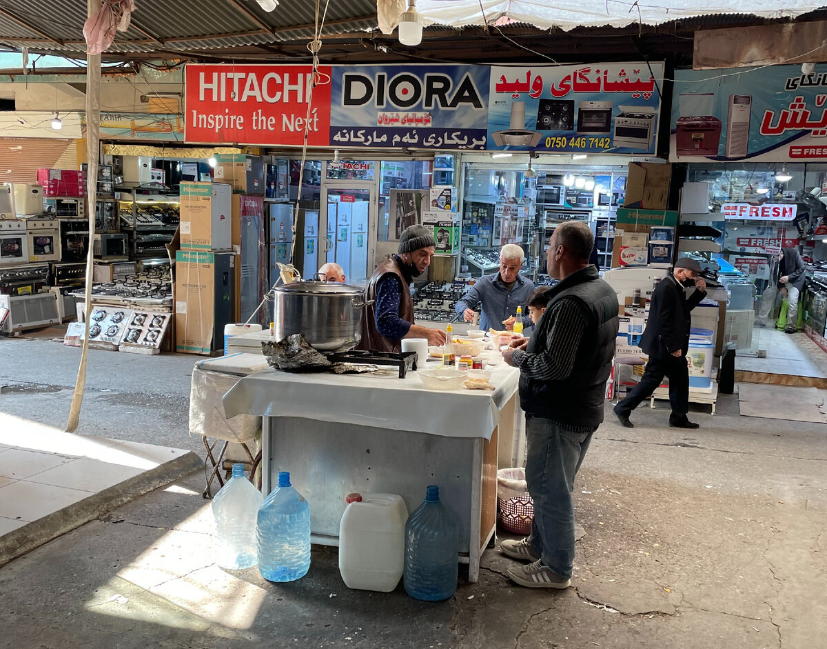 Фаст-фуд по-иракски на рынке в Эрбиле.
