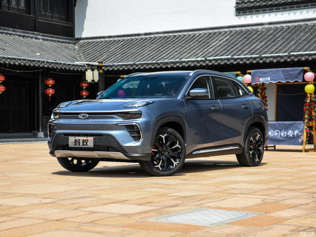 Chery eQ5. Листайте фото.
