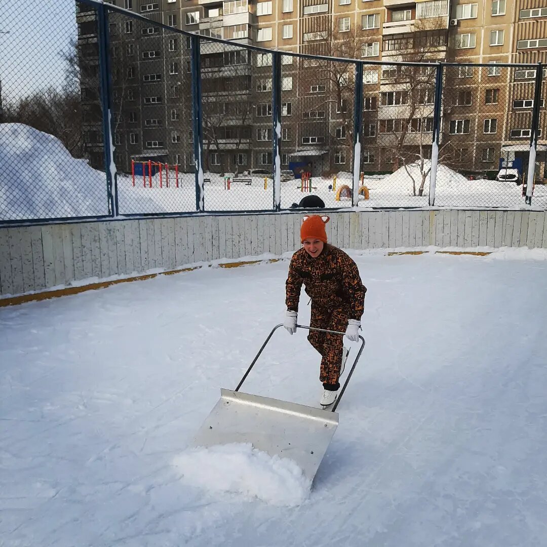 Не все плохо, что близко к Ниве. Каток во дворе | Прогулки по городу N. |  Дзен