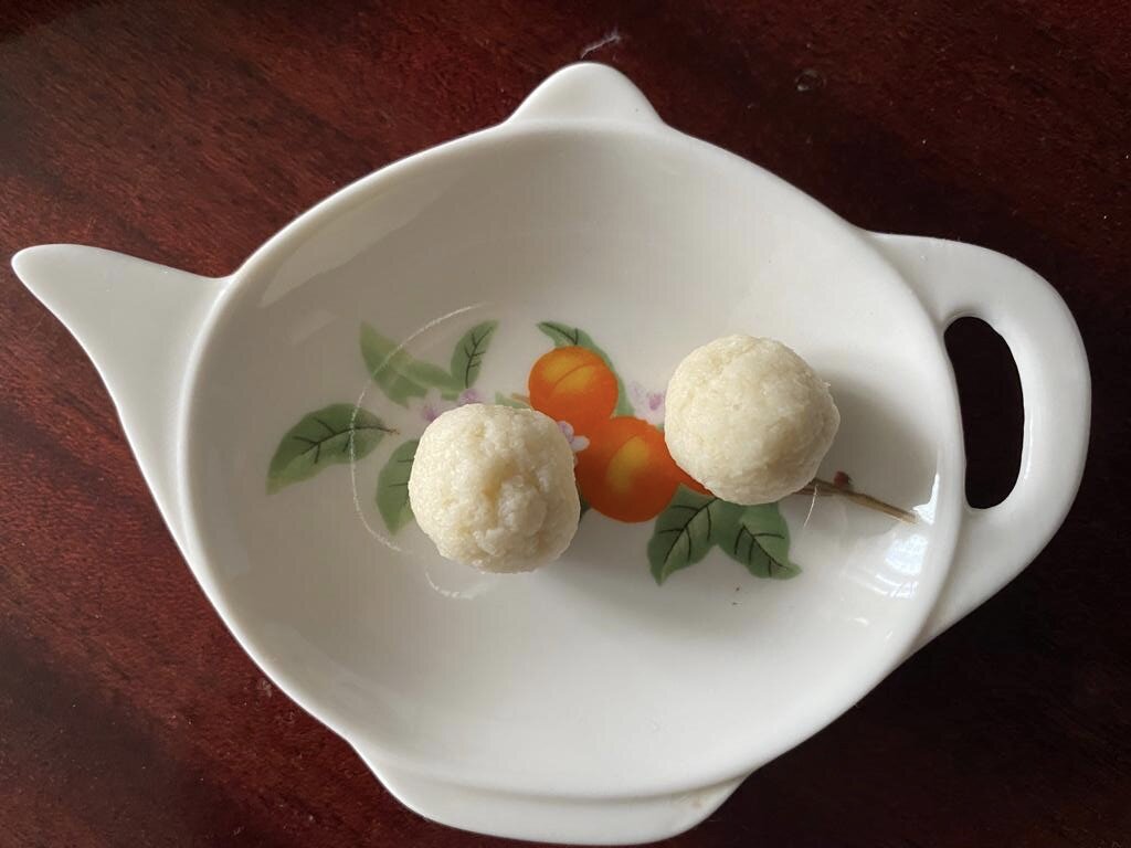 Вот так выглядит шарик из хлебного мякиша 