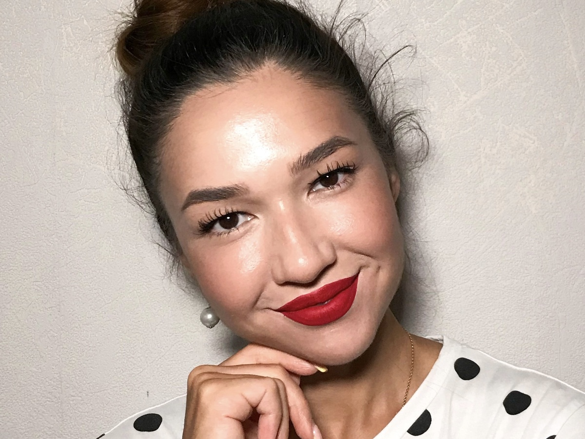 Красная помада идёт каждой женщине. Просто нужно найти свой оттенок. 