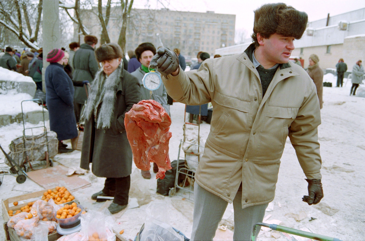 90е в России. 90-Е годы. Уличная торговля 90-е. 90-Е годы в России.