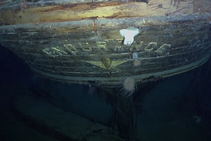 На фото можно разглядеть название корабля - Endurance (с англ. "Выносливость")