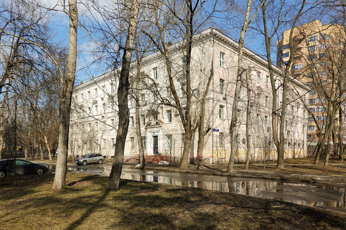 Нашел уникальную площадь в спальном районе Москвы, где все осталось почти  как в 1950-е годы | Самый главный путешественник | Дзен