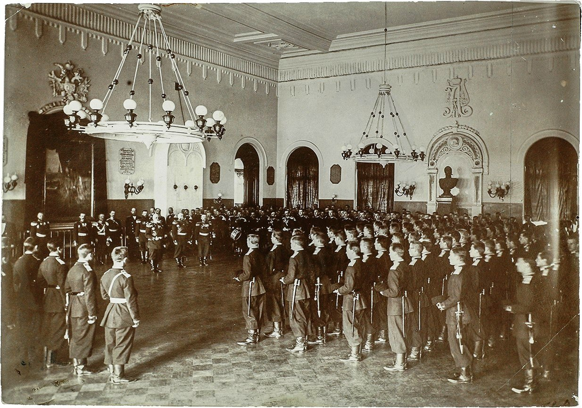 Александровские кадеты смута. Юнкера Александровского училища 1914. Юнкера Александровского военного училища. Александровский кадетский корпус в Царском селе