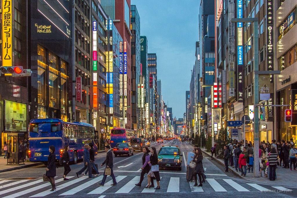 Токийские районы. Улица Гиндза в Токио. Район Гинза в Токио. Япония район Гинза. Гинза Япония Токио.