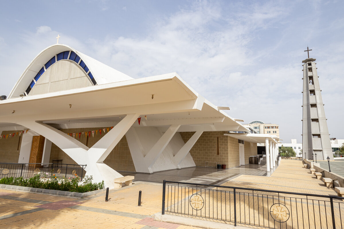 Вид с главного входа в церковь  (фотография Stas Knop)