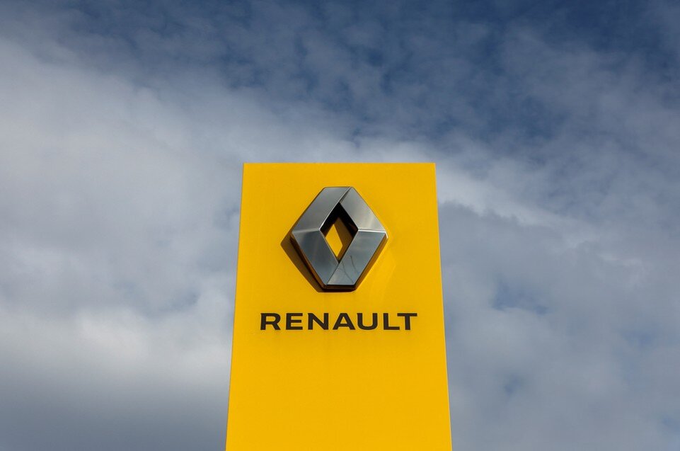     В Renault назвали тяжелым решением уход с российского рынка  REUTERS