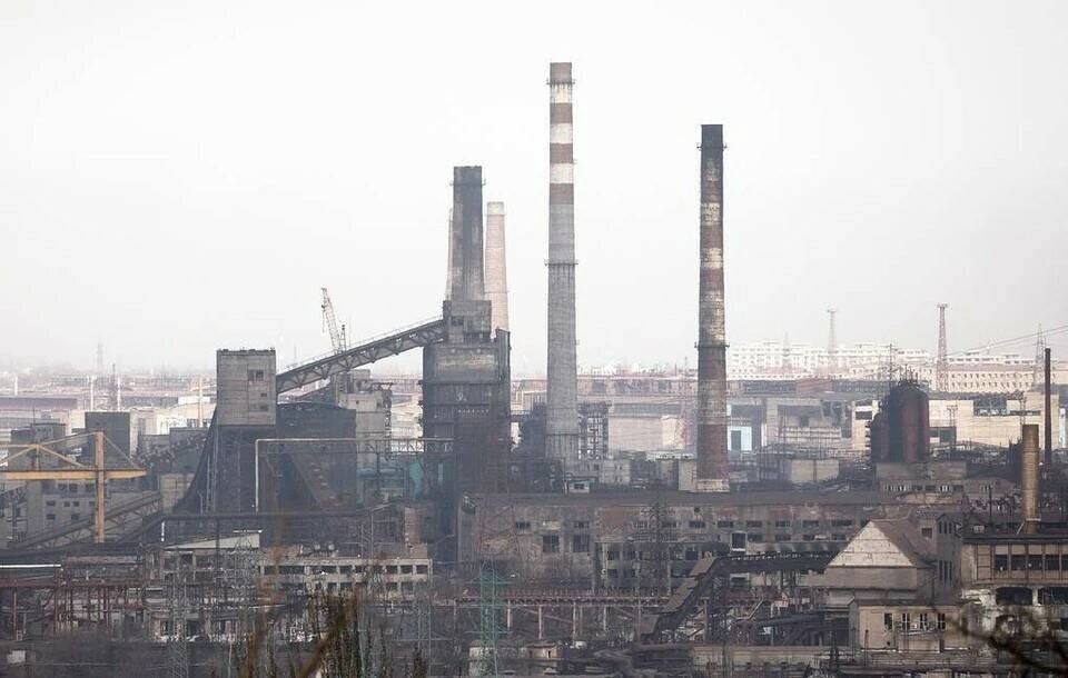     Минобороны РФ: на "Азовстали" в плен сдались 265 боевиков нацподразделения "Азов" и украинских военных Фото: Сергей Бобылев/ТАСС