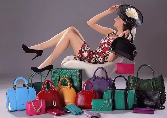 Сумочек много не бывает