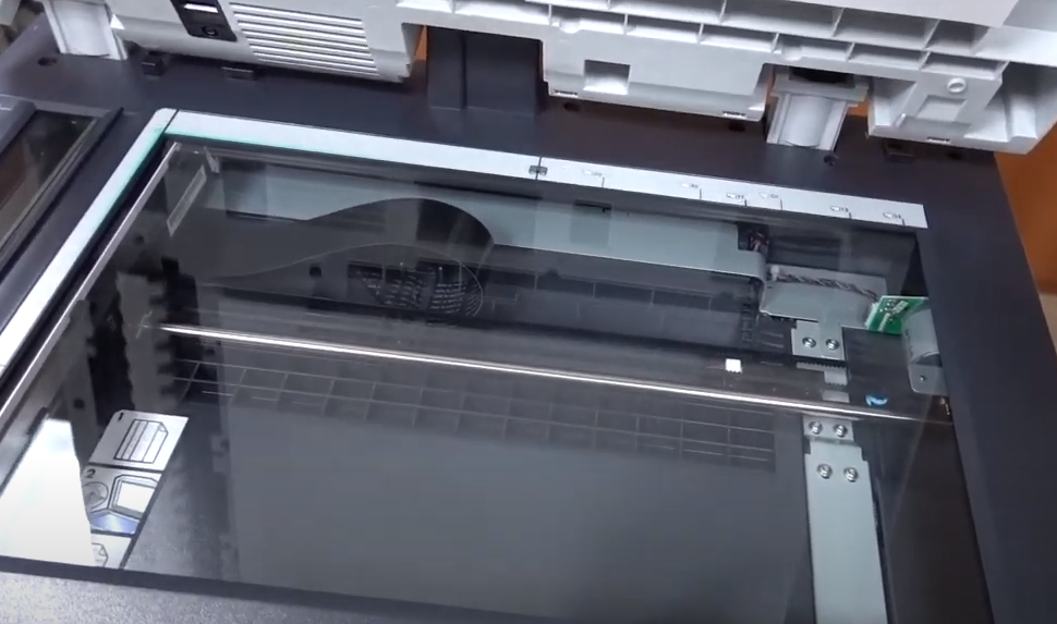 Открываем крышку сканера