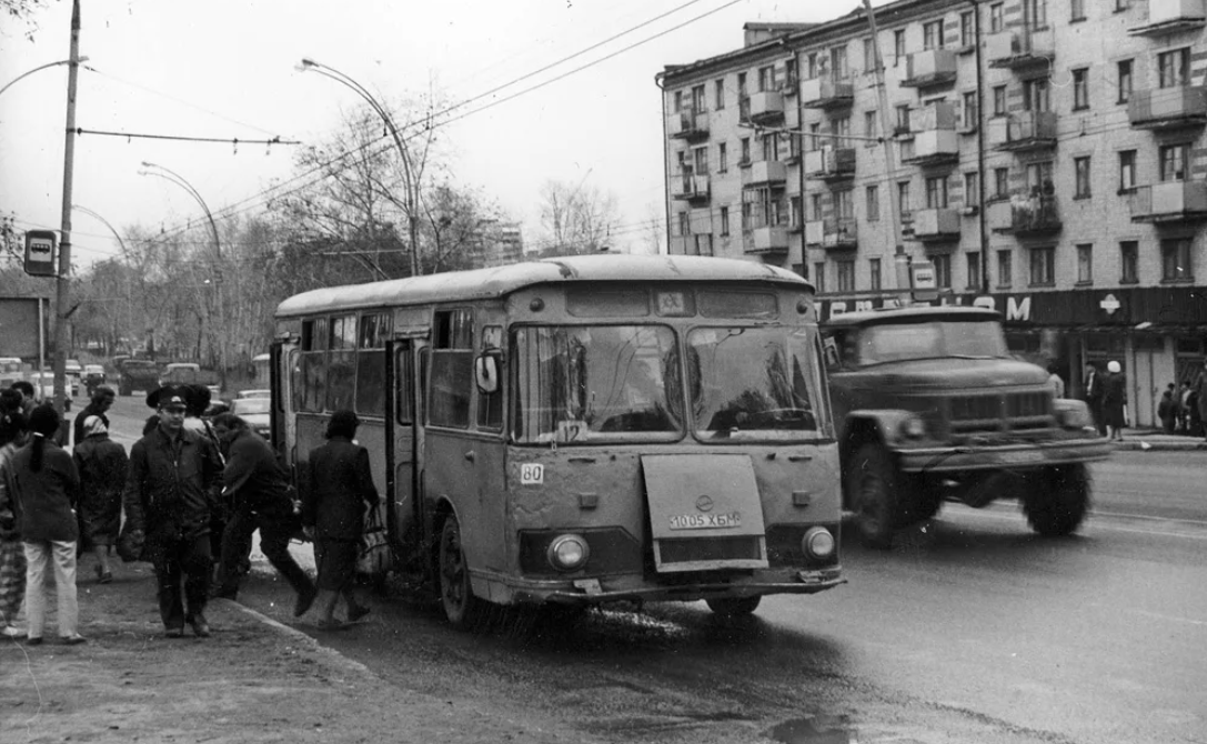 1988 год автобус с детьми. ЛИАЗ 677 Тюмень. ЛИАЗ 90-Е. ЛИАЗ 677 90е годы. ЛИАЗ 677 Куйбышев.